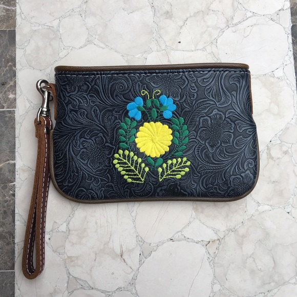 Consuela Handbags - Consuela leather wristlet-excellent condition